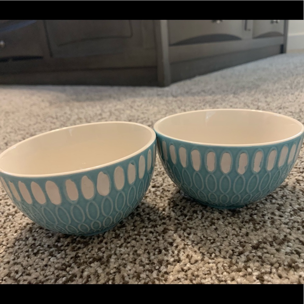 Small condiment bowls